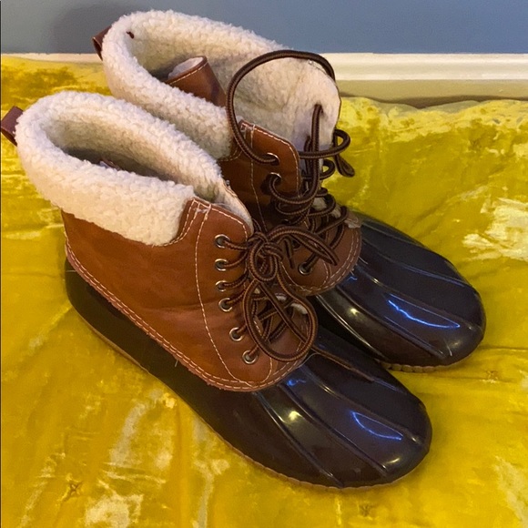 Soft Lace up duck boots - Picture 2 of 3